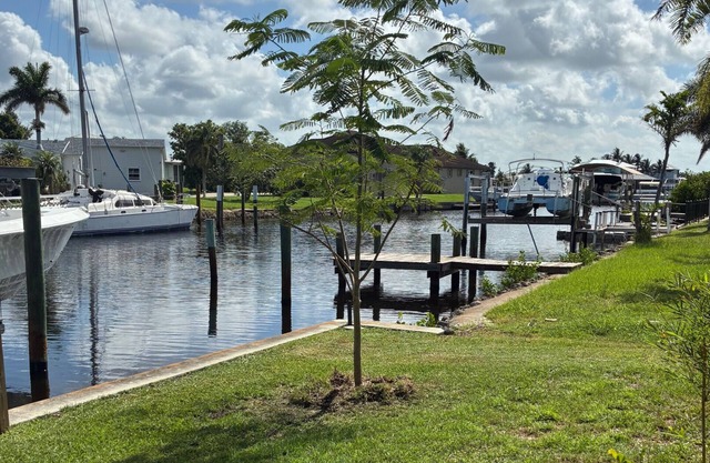 Tiki Hut waterfront house with dock in charming Punta Gorda