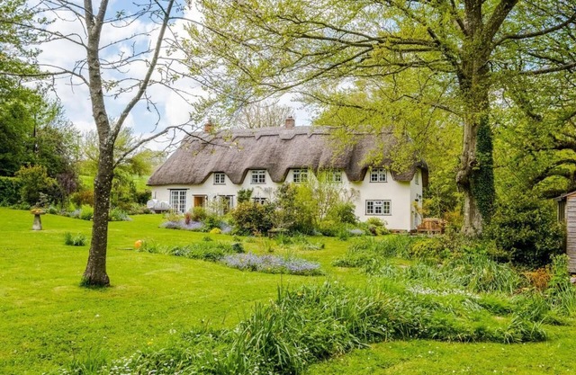 Till Cottage & Riverside Gardens nr Stonehenge