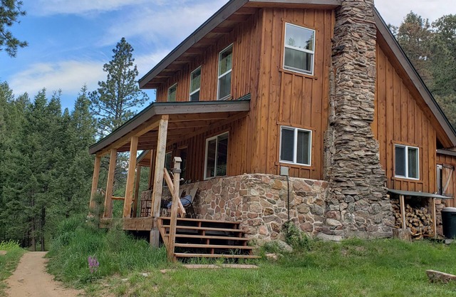 Timber Valley Cabin Off grid secluded hideaway, about an hour from Denver