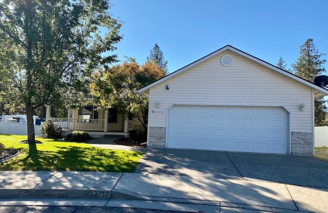 Timbercrest Retreat - Delightful Home near river, Couer d'Alene & Silverwood!