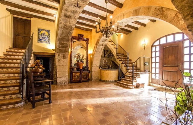 Timeless Elegance near Barcelona, 14 min to beach