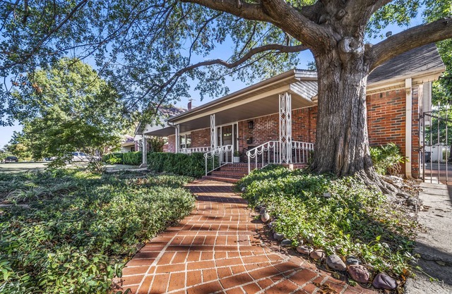 Timeless Tulsa: 1940s Bungalow Expo 3BR/3BA
