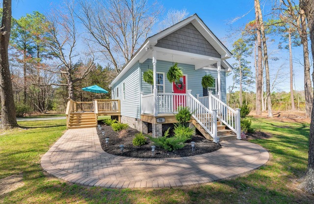 Tiny 2 Bedroom House in Deltaville