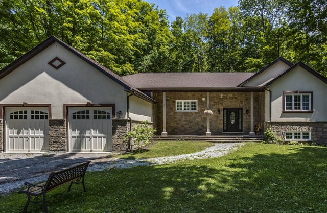 Tiny Beach large cottage with outdoor space, firepit & deck.