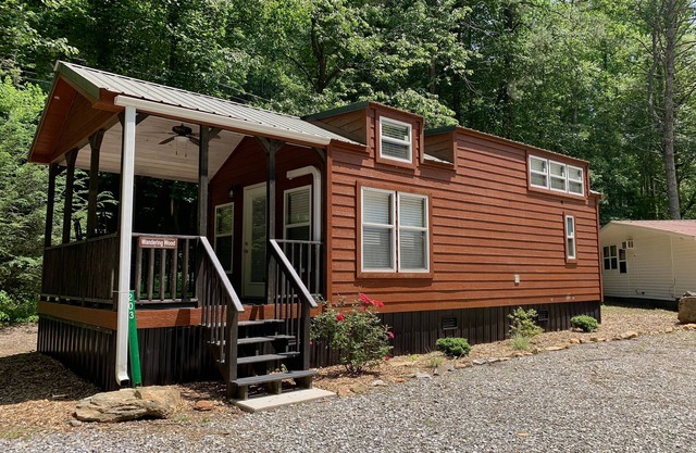 Tiny Home only 1 mile to Vogel State Park! Wandering Wood at the Reece Farm Vlg
