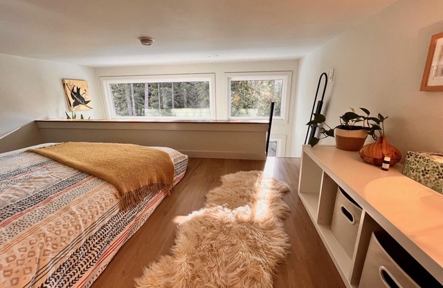 Tiny Home Retreat with Sauna and Forest Views