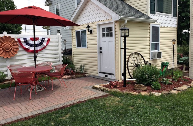 Tiny House at Leaser Lake B and B - Cozy, Comfortable, Private Country Getaway