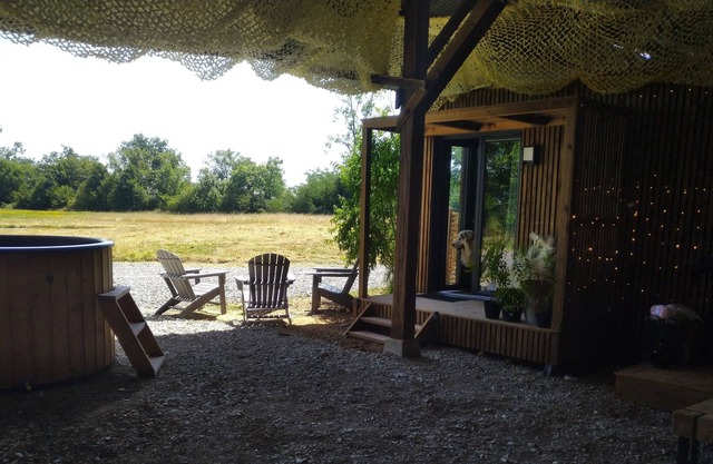Tiny House - Bain Nordique - Cinema Plein air