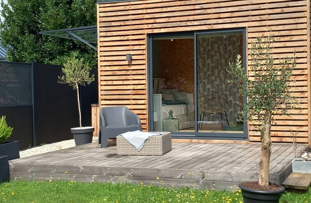 Tiny House en Bord de Rivière - à 10 min de la Ville du Mans. Animaux Acceptés