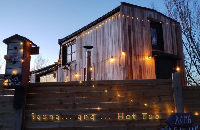 Tiny house, sauna hot tub Gesves Namur Ardennes