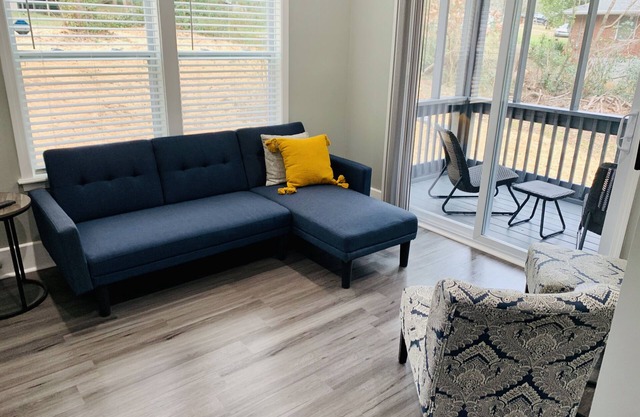 *TINY HOUSE*SELF CHECK-IN*SCREENED IN PORCH*FLAT SCREEN TV*W/D*
