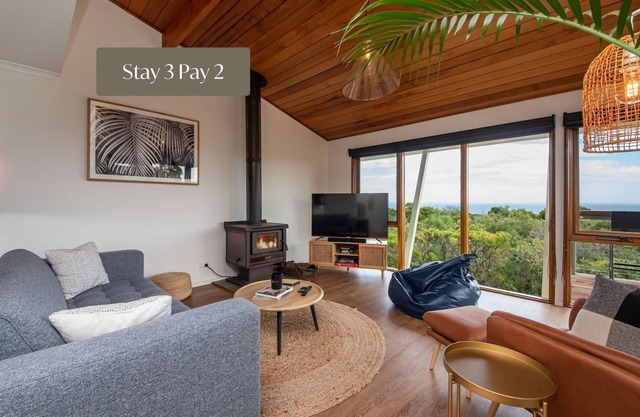 TJ's Tree House with Ocean Views