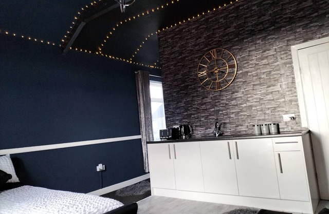 Tni Apartment Newton