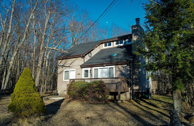 Tobyhanna Pocono private community House with lots of amenities pool lake beach