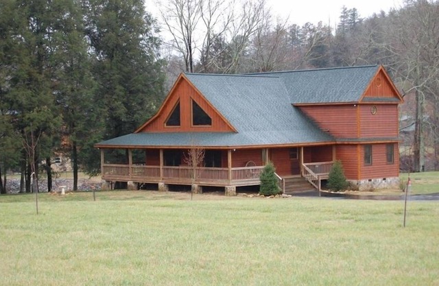 Toccoa River Cabin - Beautiful! Fishing! Tubing! Hiking!