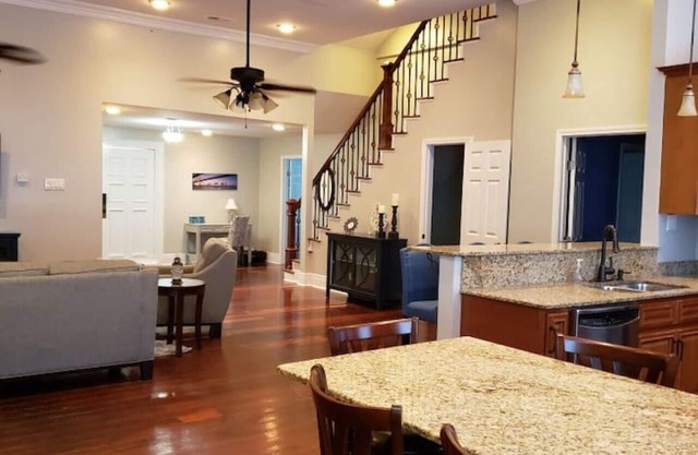 Tons of Space,10 Beds,3 1/2 Bath