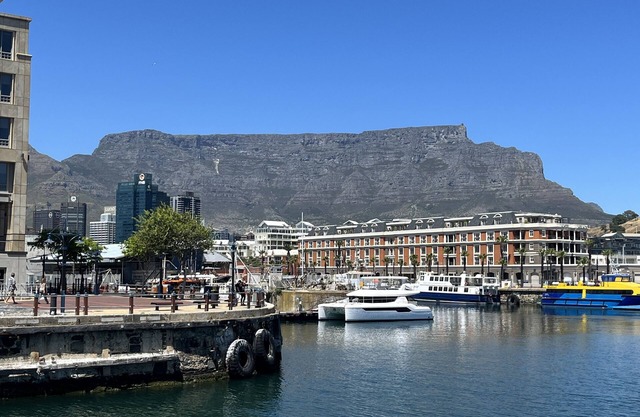 Top Corner Apartment With Views To Robben Island and a corner of Table Mountain