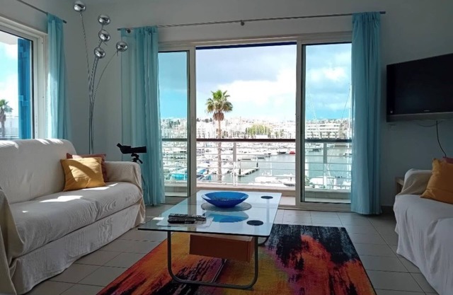 Top Floor Apartment with Fantastic frontline Marina Views and balconies