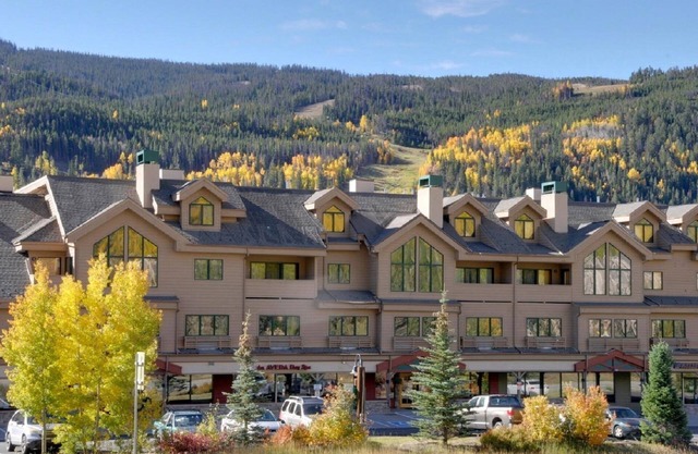 Top floor condo, mountain views, steps to village, free shuttle, 1 min to slopes