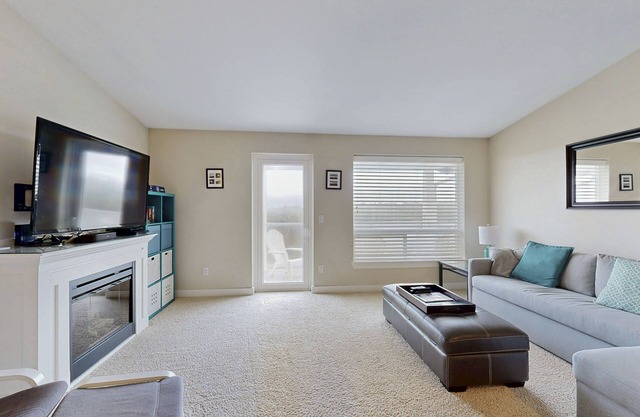 Top floor condo with ocean, jetty, & lighthouse views - dogs OK