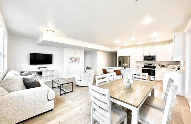 Top Floor Luxury Condo