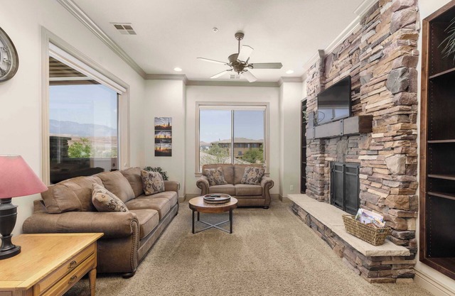 Top Floor Privacy | Outdoor Fireplace, Sleeps 8