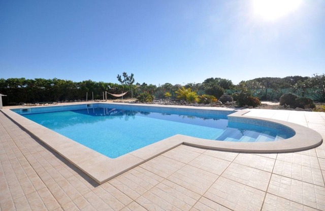 TOP! Heating and air conditioning - villa with pool on a large plot in a quiet location