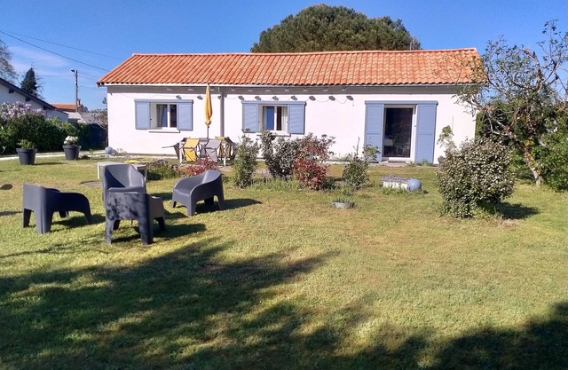Top of the range, charm, space, comfort, silence, enclosed garden. 6/8 persons.