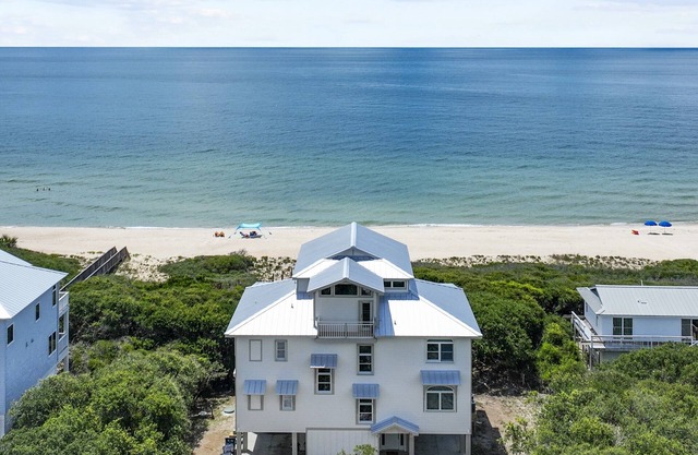 Top of the Stretch: Large Beachfront Home- Pool Table, Pet Friendly, Sleeps 22