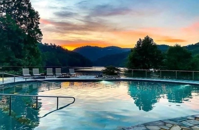 TOP RATED Condo at Bear Lake Reserve ♥ Enjoy Amazing Views overlooking the lake!