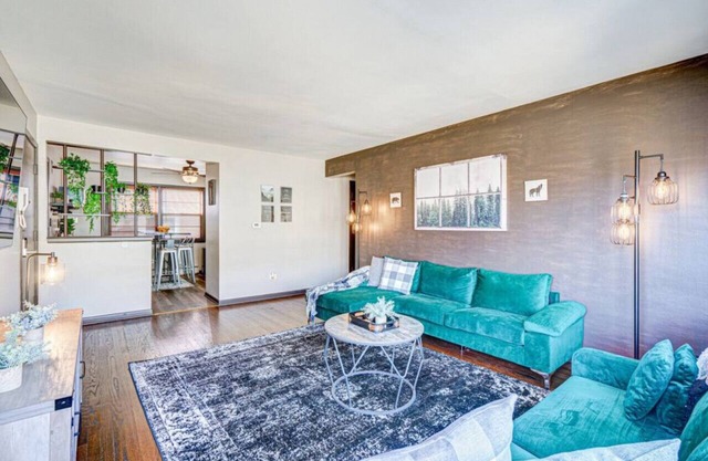 Top Rated Condo -King Bed | Safe Historic Location