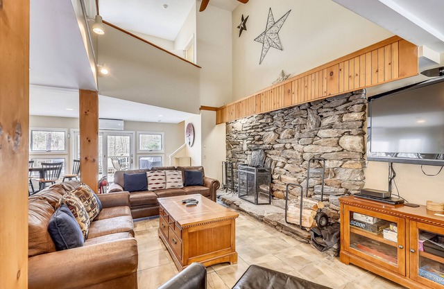 Top Star Fabulous 7-bedroom house in the heart of Killington with AC and a private hot tub.