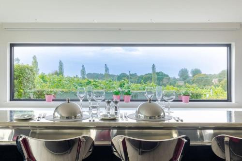 Toppesfield Vineyard luxury, contemporary villa - 2 adults