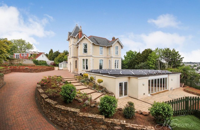 Torbay Rise. Seaside Villa with outstanding family facilities