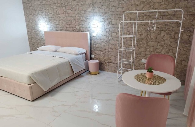 Tortora House Pink - One Bedroom Apartment, Sleeps 4
