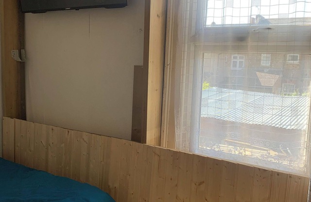 Tottenham Hale Station 3 BED Flat -sleeps 10 Ideal Shop & Sports Stadium Stays