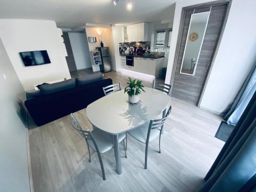 TOUL Appartement Entier avec PARKING Privé au Calme Cosy à Étage avec Balcon