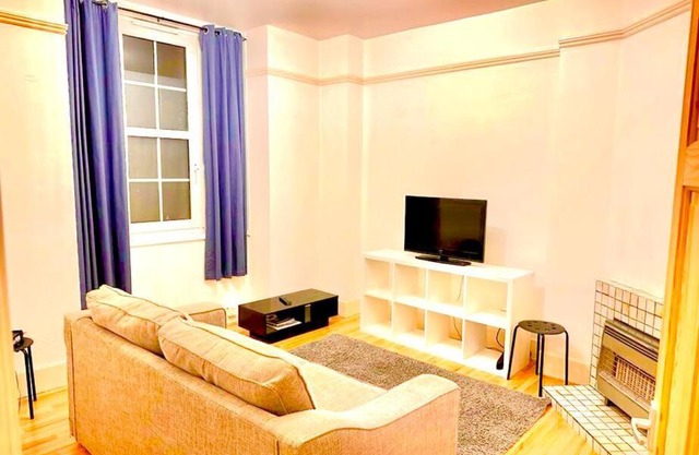 Tower Bridge! Immaculate One Bed