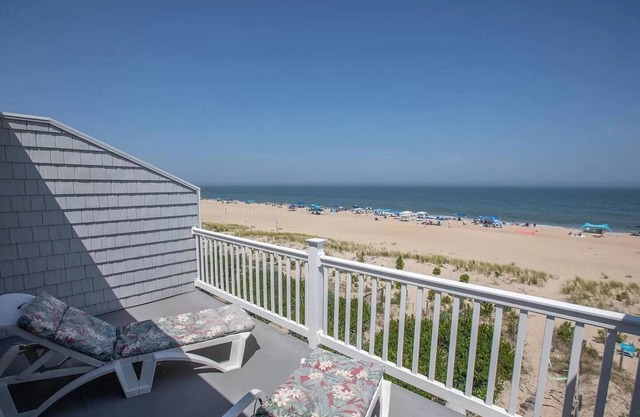 Tower Shores - Beach Front Bliss