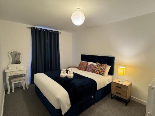town centre 3, 1st floor, king bed entire flat