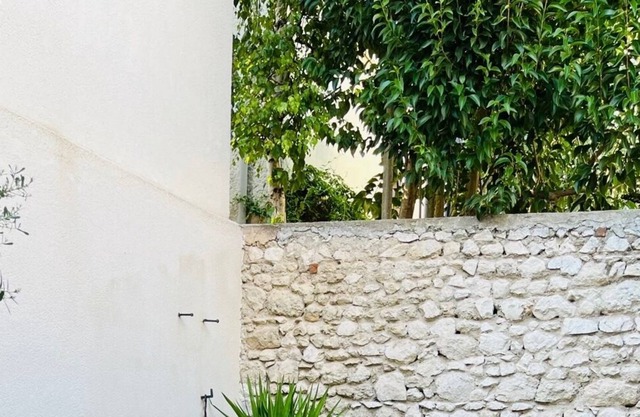 Town house with patio near historic center