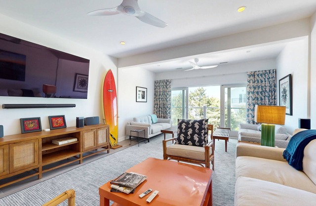 Town of Dewey Beach- Inviting newly renovated townhouse with ocean views