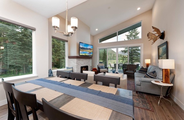 Townhome across from Purg- Hot Tub, Fire Pit, Arcade Game - Views/Shuttle