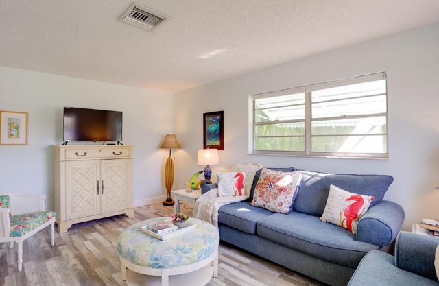 Townhome Near Hobe Sound Beach, Hiking and Golfing!