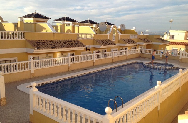 Townhouse in Benijofar with very large, shared pool FREE Wi-Fi & English TV