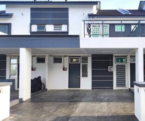 Townhouse, Kita Bayu, Cybersouth