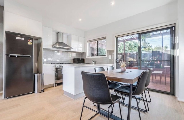 Townhouse w Private Yard | MEL Airport 10mins away
