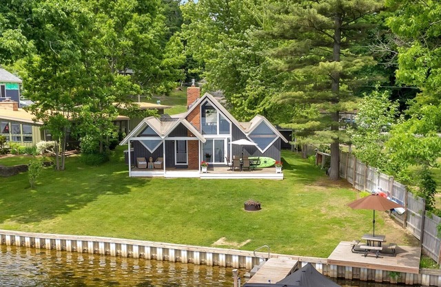 Townline Lake | Lake Front | 3 bed | 1 Bath