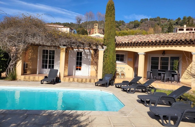 Très Belle Villa 16 Avec Piscine Privée, 8 Personnes