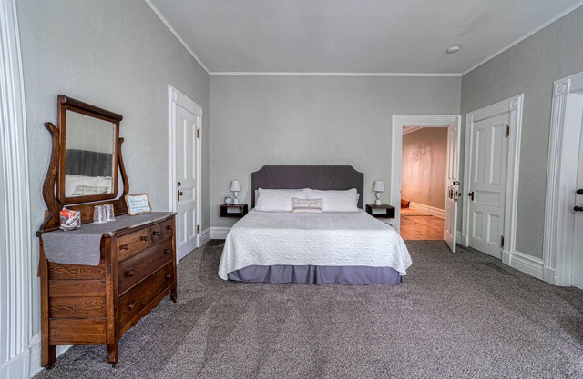 Tracy Room with EnSuite Bath